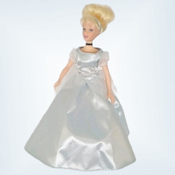 Disney Collection Cinderella Poseable Doll - Picture 1 of 8